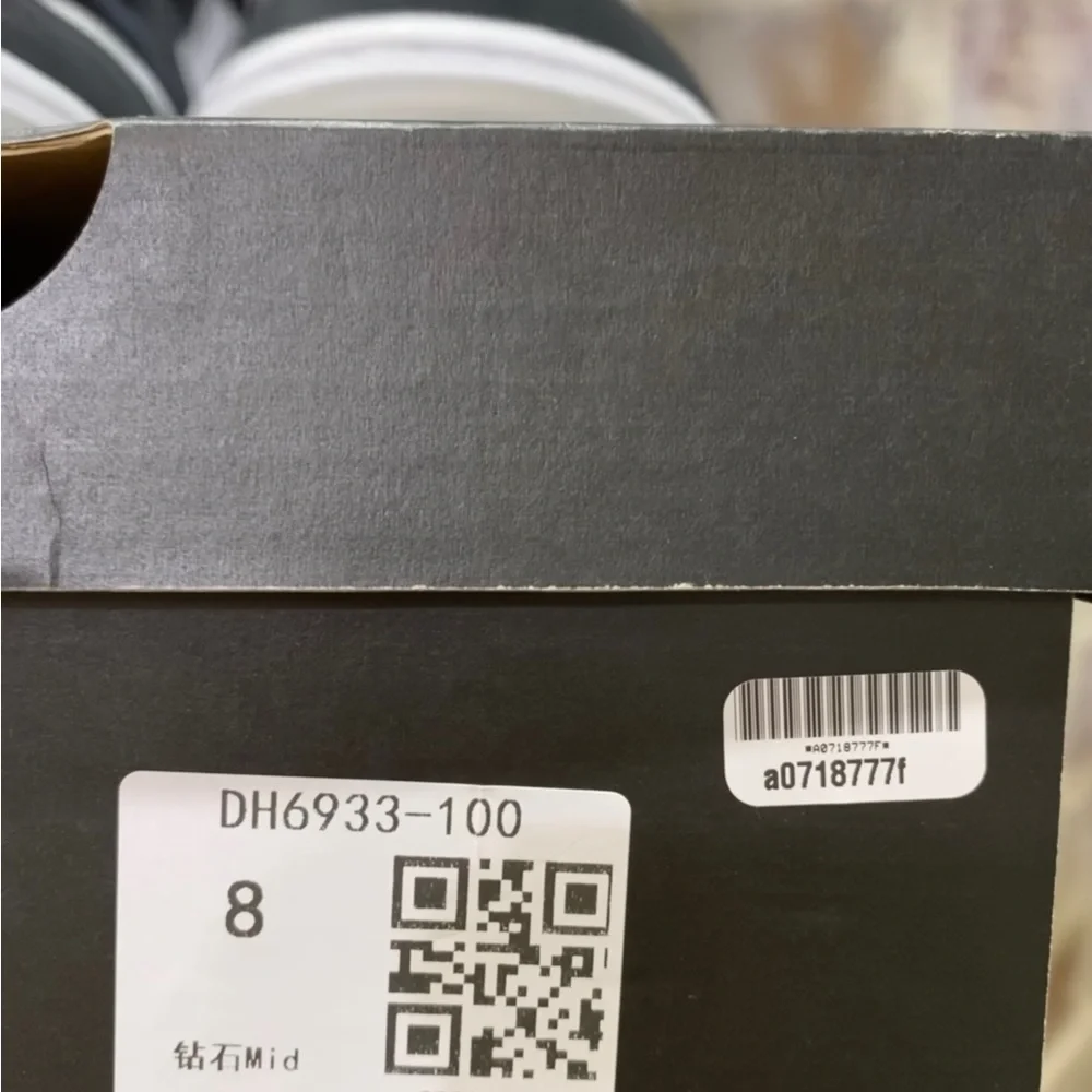 Air Jordan mid SE black and iridescent white. Men's size 8. Brand new, perfect - Picture 6 of 13